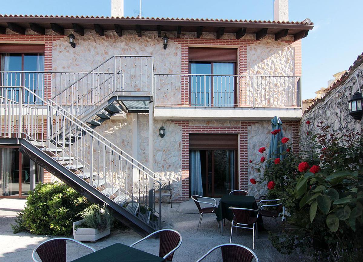 Apartamentos Turisticos Los Abuelos Montemayor de Pililla Exterior foto