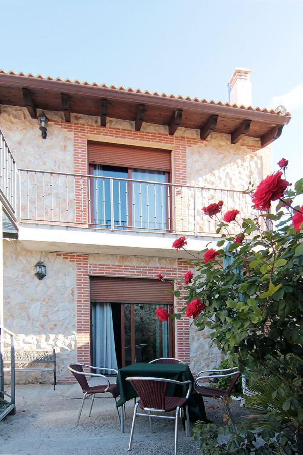 Apartamentos Turisticos Los Abuelos Montemayor de Pililla Exterior foto