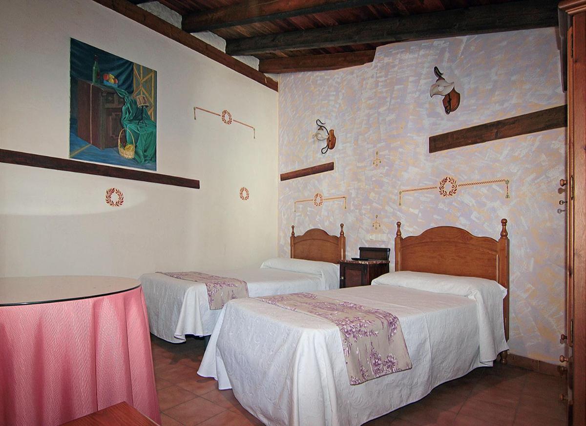 Apartamentos Turisticos Los Abuelos Montemayor de Pililla Exterior foto