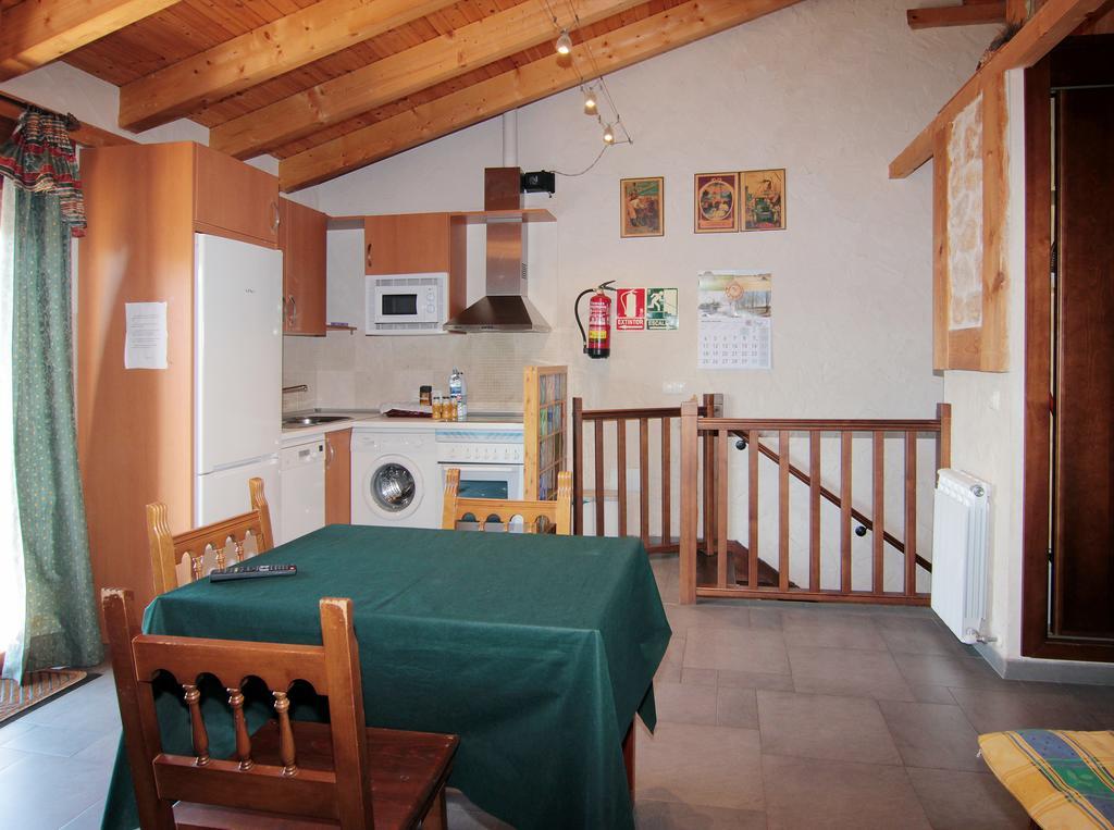 Apartamentos Turisticos Los Abuelos Montemayor de Pililla Exterior foto